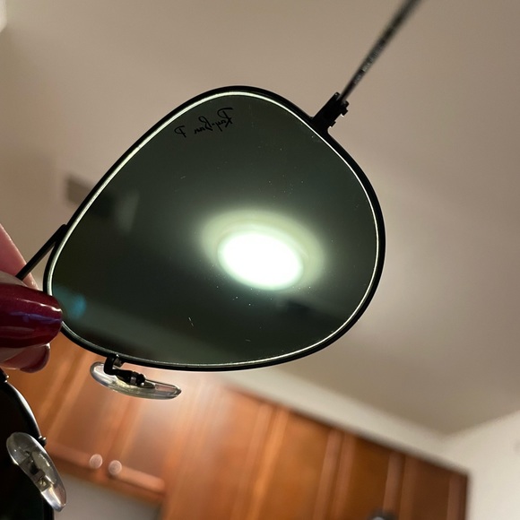 Ray-Ban Classic Polarized Aviator - Picture 5 of 6